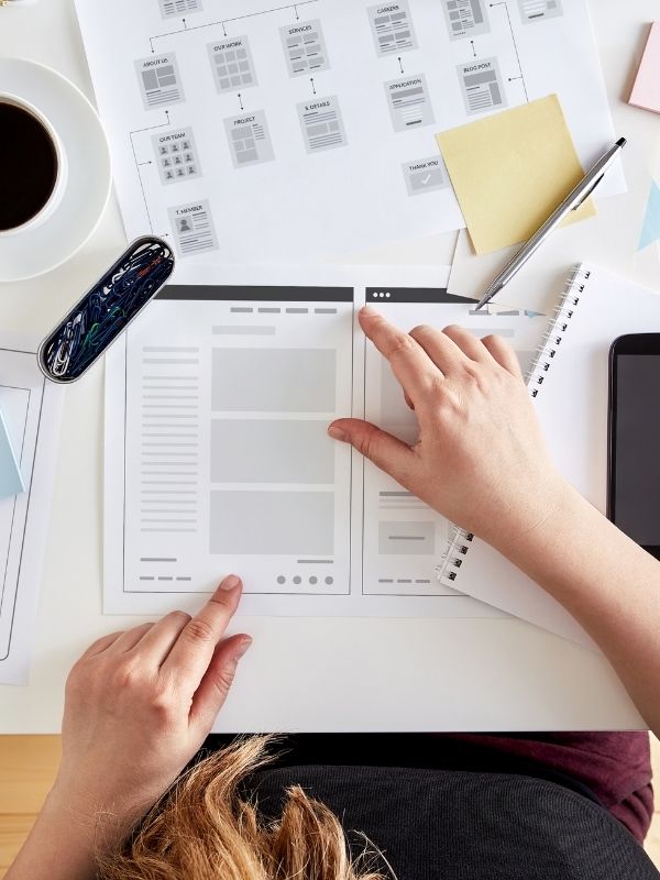 Especialista SEO: estructura su web para ser la opción de la IA.